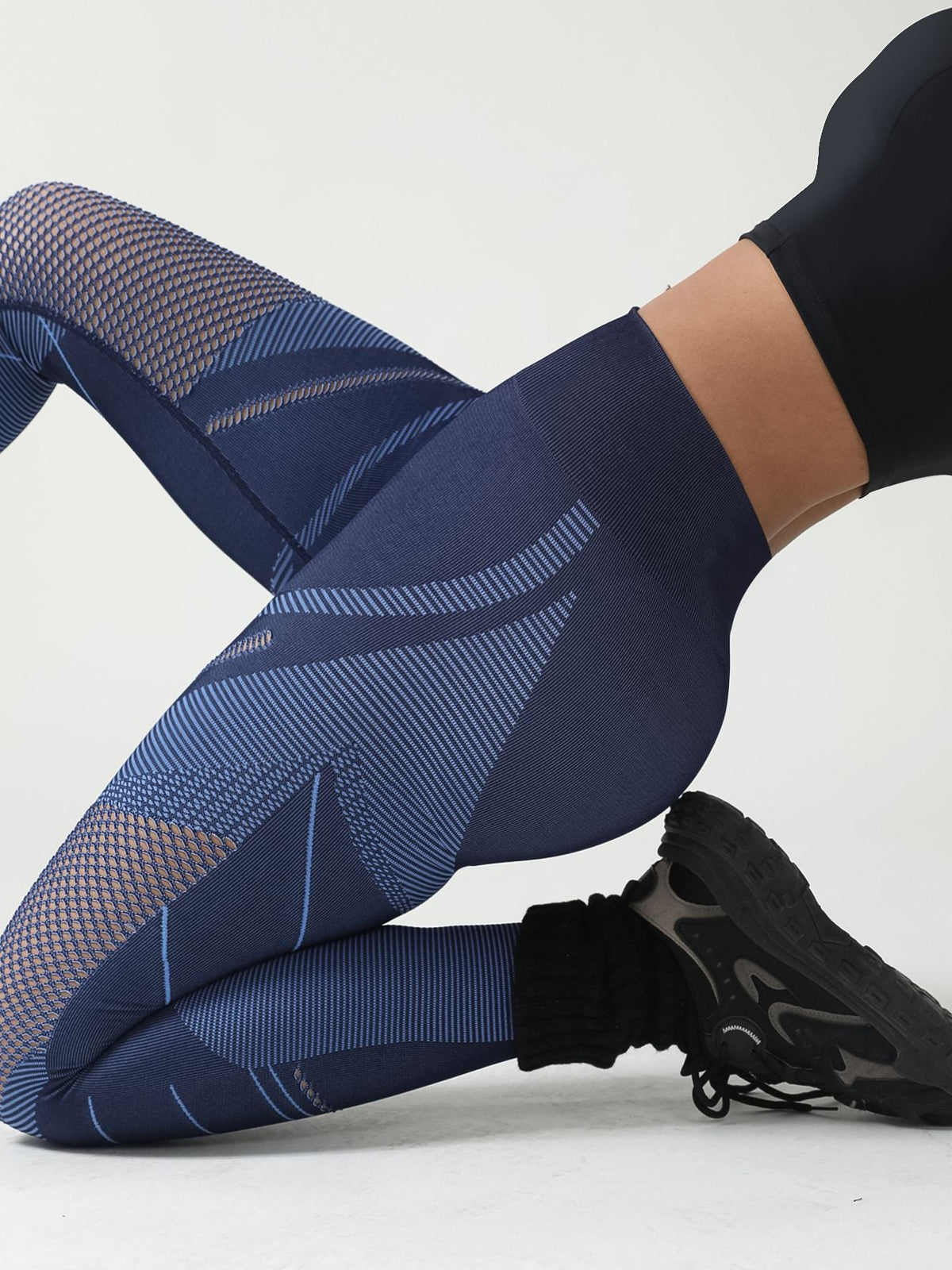 BUYCO Female Fitted Fishnet Contrast Color Print Leggings