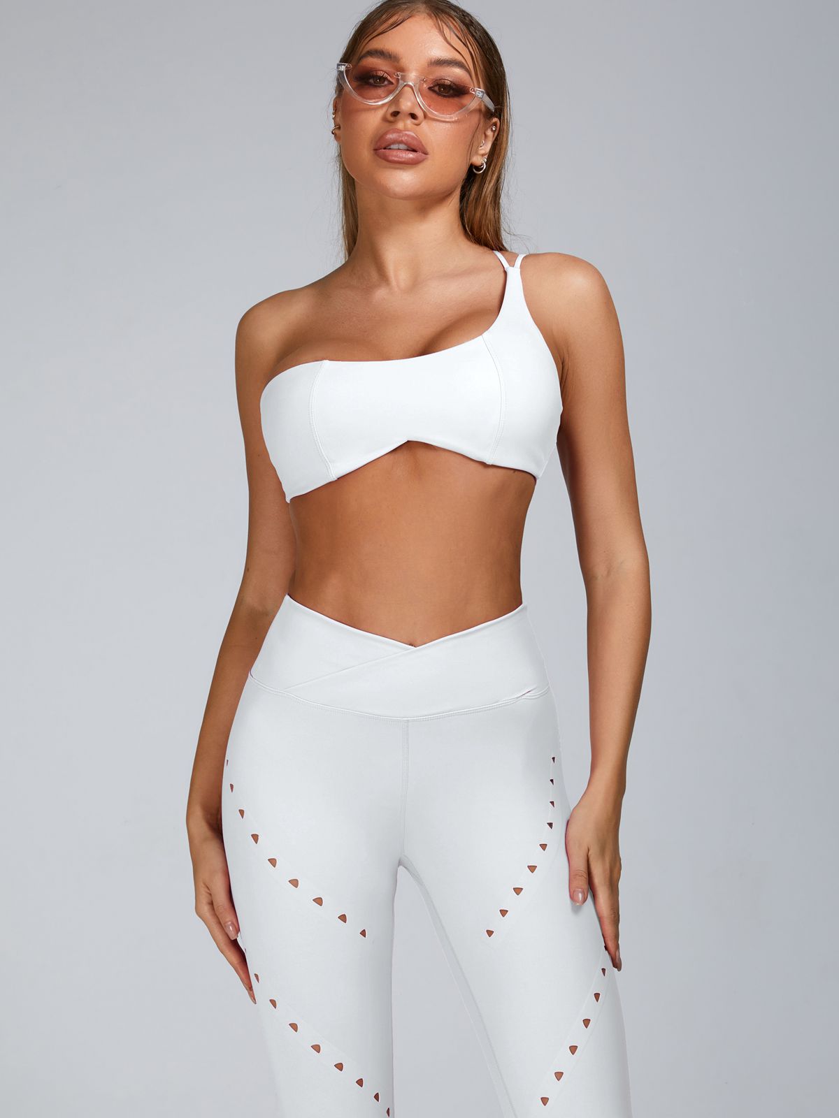 BUYCO Female Cutout Tailoring Sports Bras